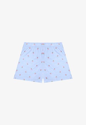 Shorts rayés bleu clair et blanc avec une ceinture élastique, décorés de petits motifs de fraises roses partout.