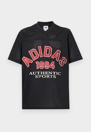 Fekete hálós rövid ujjú sportpóló piros "ADIDAS 1994" és fehér "AUTHENTIC SPORTS" felirattal az elején, V-nyakú gallérral.