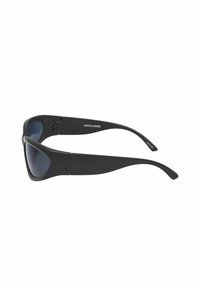 Schwarze Sonnenbrille mit einem schlanken, kantigen Design. Aus Kunststoff gefertigt, verfügt sie über dunkle Gläser und dezente Markenkennzeichnung an den Seiten.