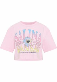 Vaaleanpunainen lyhythihainen cropped t-paita, jossa on "SALINA KANSAS" -teksti ja kukkakuosi. Valmistettu puuvillasta, jolla on sileä tuntuma.