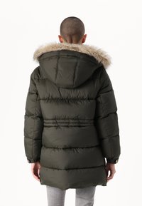 Vero Moda Petite VMPINAR COAT - Ziemas mētelis - dark green