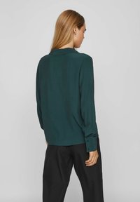 VILA V AUSSCHNITT - Blusa - ponderosa pine