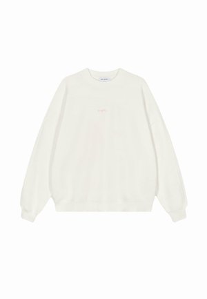 Hanorac alb cu guler rotund, mâneci lungi și manșete ribbate. Prezintă un mic logo text roz pe piept. Textură de material moale.