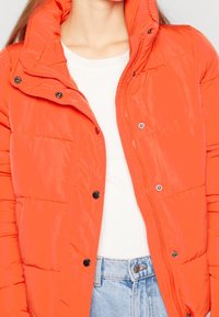 ONLY Chaqueta de invierno - orange