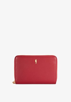 Czerwony skórzany portfel zapinany na zamek z małym złotym emblematem ptaka na środku przedniej strony, leżący na białym tle.