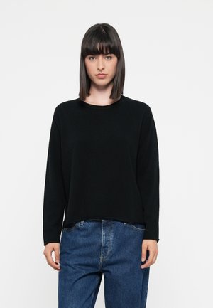 - Sweter