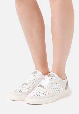 LAURITE - Sneakers laag - weiß