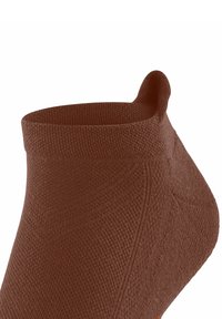 Brąsocka na kostkę wykonana z teksturowanej tkaniny. Posiada prążkowany mankiet i bezszwowy projekt palców, odpowiednia do codziennego noszenia.