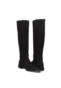 Zwarte suède laarzen tot de knie met een platte hak, ronde neus en elastische zijpanelen voor een goede pasvorm; gladde textuur en nette stiksels zichtbaar.