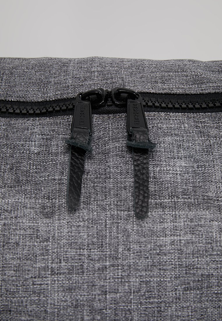 Herschel SUTTON MID VOLUME Reiseveske raven crosshatch Herschel NOVEL Reiseveske raven crosshatch Zalando.no