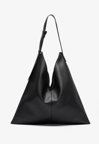 Borsa triangolare in pelle nera con una sola tracolla regolabile e una struttura morbida, leggermente abbondante.