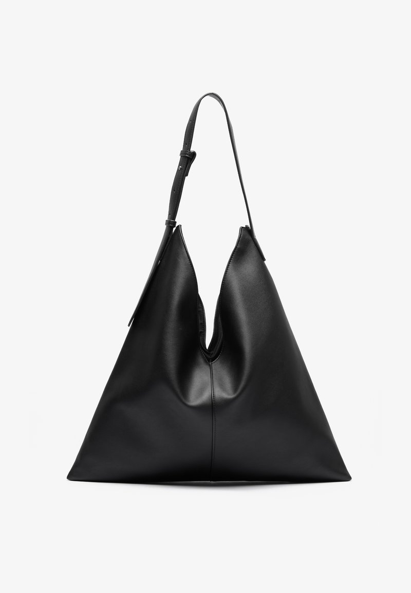 Borsa triangolare in pelle nera con una sola tracolla regolabile e una struttura morbida, leggermente abbondante.