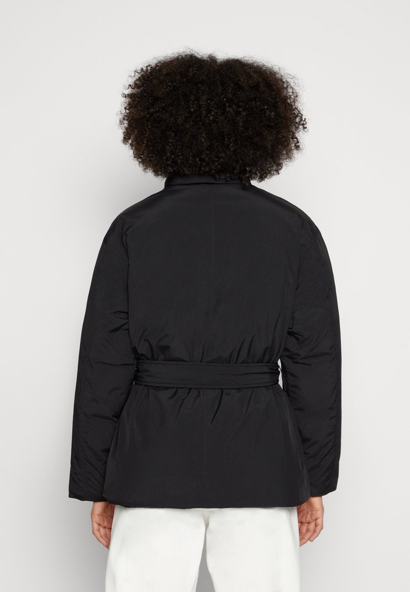 Damen Leichte Jacken | Calvin Klein WRAP PUFFER JACKET Daunenjacke black/schwarz - BR92251 Damen Leichte Jacken | Calvin Klein WRAP PUFFER JACKET Daunenjacke black/schwarz - BR92251