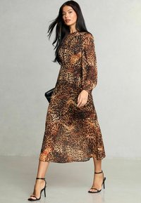 Lipsy REGULAR FIT-PRINTED LONG SLEEVE UNDERBUST MIDI - Dnevna haljina - natural