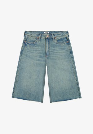 Pantaloni scurți din denim albastru, lungime până la genunchi, talie înaltă, cu tivuri destrămate, nasturi și fermoar în față, bucle pentru curea și cinci buzunare cu capse de cupru.