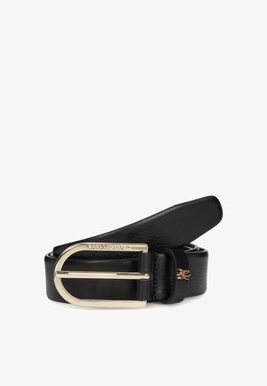 Zwarte leren riem met een goudkleurige dubbele D-ring gesp. Gladde textuur en klassiek ontwerp met stiksels en een logoaccent.