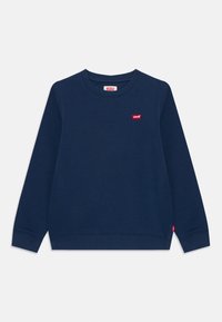 Sweatshirt bleu marine en coton, à manches longues, avec un col rond et un petit logo rouge sur la poitrine gauche. Poignets et ourlet côtelés.