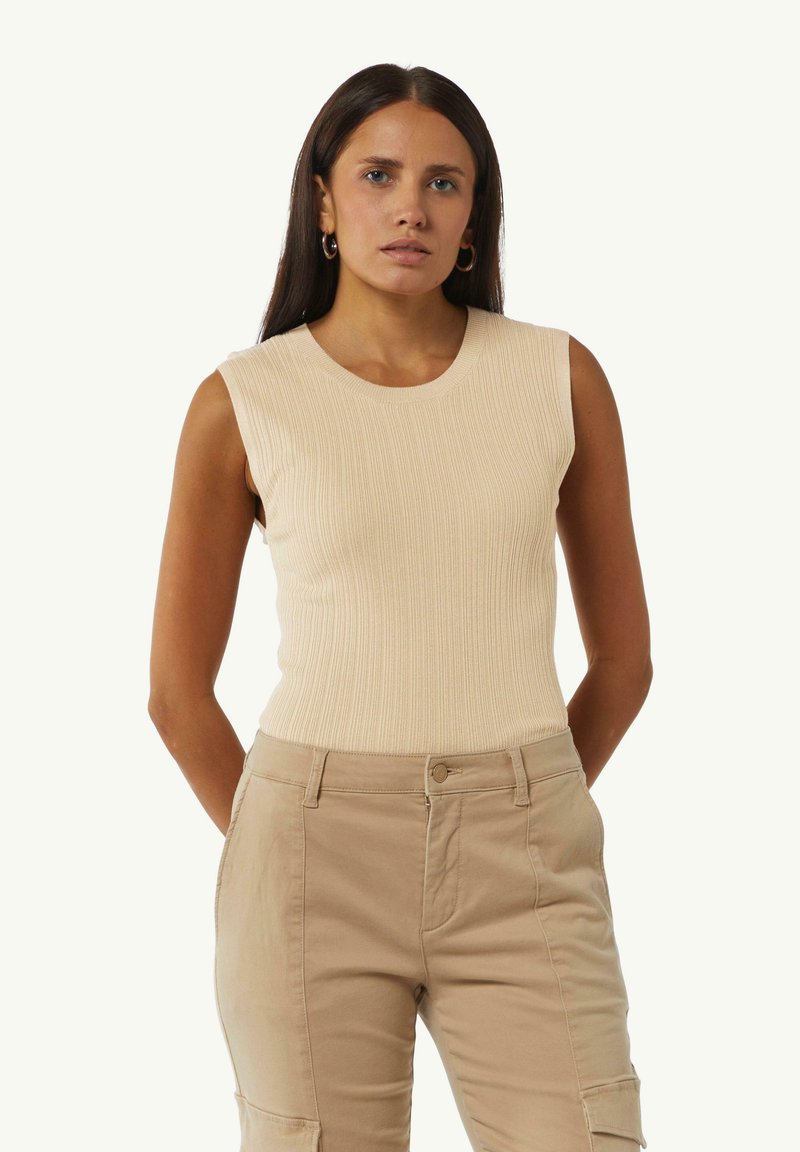 comma casual identity Top - sandstein