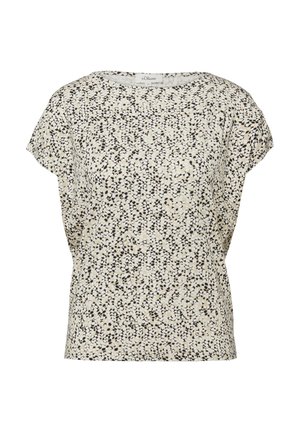 Damska bluzka z krótkim rękawem, zaokrąglonym dekoltem, luźnym krojem i kremowym tłem pokrytym małymi czarnymi i beżowymi abstrakcyjnymi plamkami.