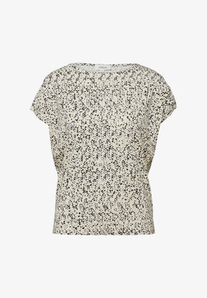 Damska bluzka z krótkim rękawem, zaokrąglonym dekoltem, luźnym krojem i kremowym tłem pokrytym małymi czarnymi i beżowymi abstrakcyjnymi plamkami.