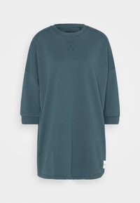 Übergroßes Sweatshirtkleid in dunklem Petrol, mit rundem Halsausschnitt, herabgesetzten Schultern und Rippbündchen, aus weichem Baumwollmischgewebe gefertigt.