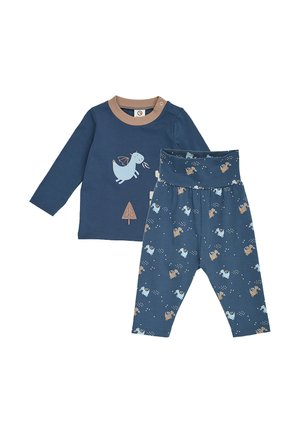 Marineblåt babyoutfit med langærmet top med drage- og trædesign, kombineret med matchende bukser med små drageprints.