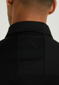 CHASIN' ARCHER.L SOL - Srajca - black