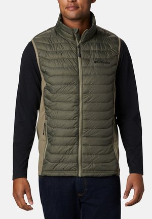 Gilet imbottito verde oliva con zip frontale, tasche laterali e design a trapunta. Presenta pannelli laterali grigi e il logo Columbia sul petto.