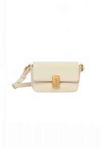 Beżowa torba na ramię wykonana z fakturowanego materiału. Posiada złotą klamrę o charakterystycznym wzorze oraz regulowany pasek.