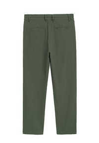 Pantalon vert kaki avec une texture lisse, une coupe droite et deux poches arrière avec des détails cousus.