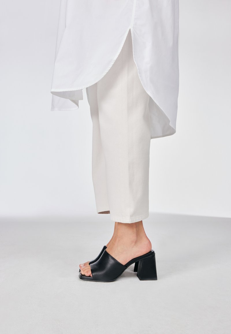 NEWD. Ciabattine con tacco - black