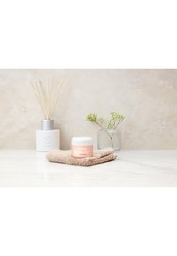 ESPA TRI-ACTIVE™ LIFT & FIRM FACE, NECK AND DÉCOLLETÉ BALM - Dagcrème