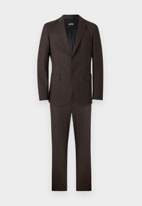 Κοστούμι ανδρικό σε σκούρο καφέ χρώμα, δύο τεμαχίων, με σακάκι στενό, γιακά με χαραγή και δύο κουμπιά, συνοδευόμενο από παντελόνι με ίσια γραμμή.