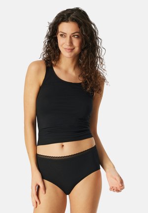 Top nero senza maniche e slip a vita alta, entrambi realizzati in morbido materiale. Il top ha un collo arrotondato e spalline sottili; lo slip presenta un bordo in pizzo.