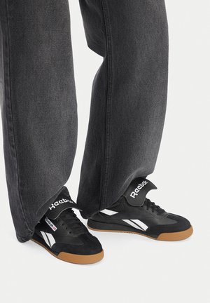 - Obuwie do biegania Turystyka