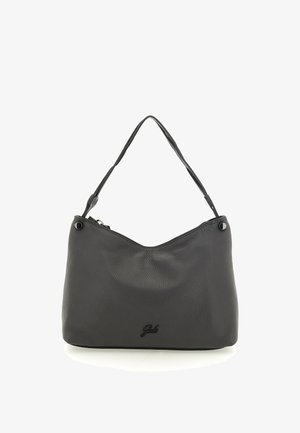 Borsa a mano in pelle nera con una texture morbida, forma hobo e una singola tracolla. Presenta una cerniera superiore e un dettaglio di logo discreto.