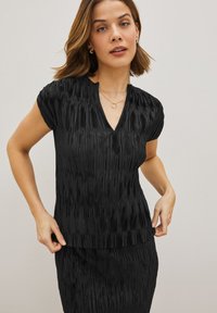Next CO ORD PLISSE SHORT SLEEVES V-NECK BLOUSE - Pluus - black