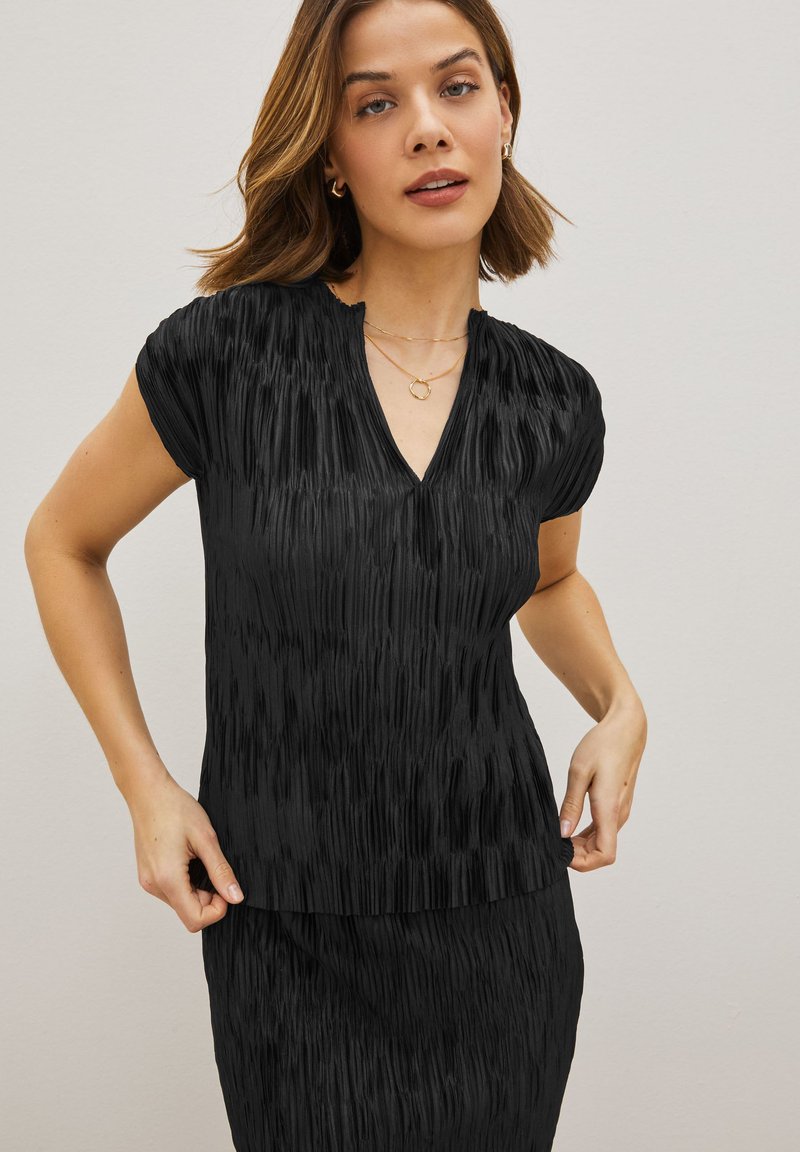 Next CO ORD PLISSE SHORT SLEEVES V-NECK BLOUSE - Pluus - black