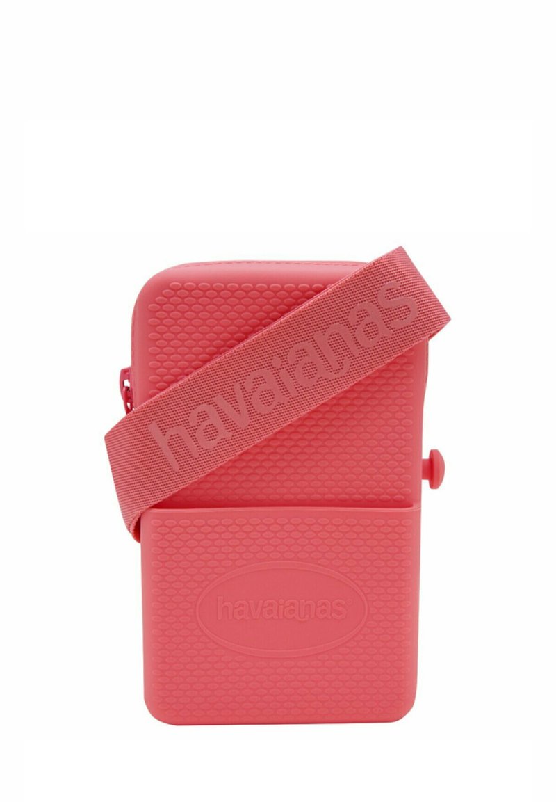 Borsa in silicone rosa con superficie testurizzata e ampia tracolla che presenta il logo "havaianas". Forma rettangolare compatta con chiusura a zip.