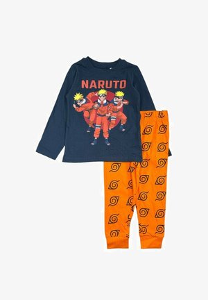 Camisa azul oscuro de manga larga con tres personajes de Naruto y pantalones naranjas con un patrón de símbolos en espiral negros.