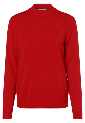 Czerwony, długi sweter dziany z prążkowanymi mankietami i dołem, z małym logo Tommy Hilfiger na lewej piersi.