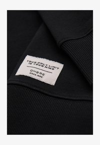 Sélectionné, black