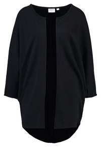 Svart öppen kavaj i mjukt tyg, med en lös passform, trekvartsärmar och rundad nederkant med sidoförslag.