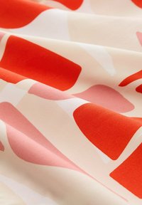 TOM TAILOR T-shirt con stampa - red dots and shapes design