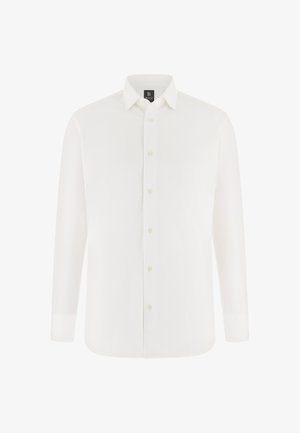 Weißes Herrenhemd mit langen Ärmeln, Knöpfverschluss vorne und klassischem spitzem Kragen, innen am Kragen mit "Boggi" beschriftet.