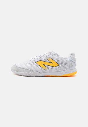 New Balance, FURON PRO IN V9 - Indoor football boots - fresh air/satsuma orange