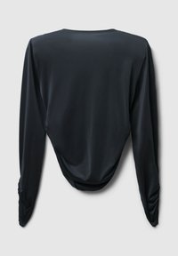 Langärmeliges Oberteil aus schwarzem, dehnbarem Stoff mit tiefem Rückenausschnitt und gerafftem Saum, glatter Textur und figurbetontem Design.