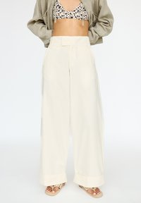 PULL&BEAR - WIDE-LEG - Trousers - white Thumbnail Image 1