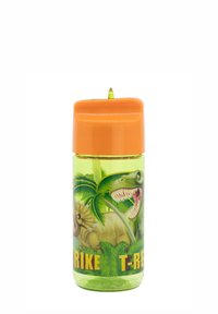 Grüne Plastik-Wasserflasche mit orangefarbenem Klappverschluss. Mit Dinosaurierillustrationen und tropischen Blättern, beschriftet mit "STRIKE T-REX".