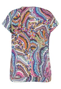 Camicetta a maniche corte con intricati motivi astratti floreali e di piume multicolori nei toni di rosa, blu, viola e arancione.